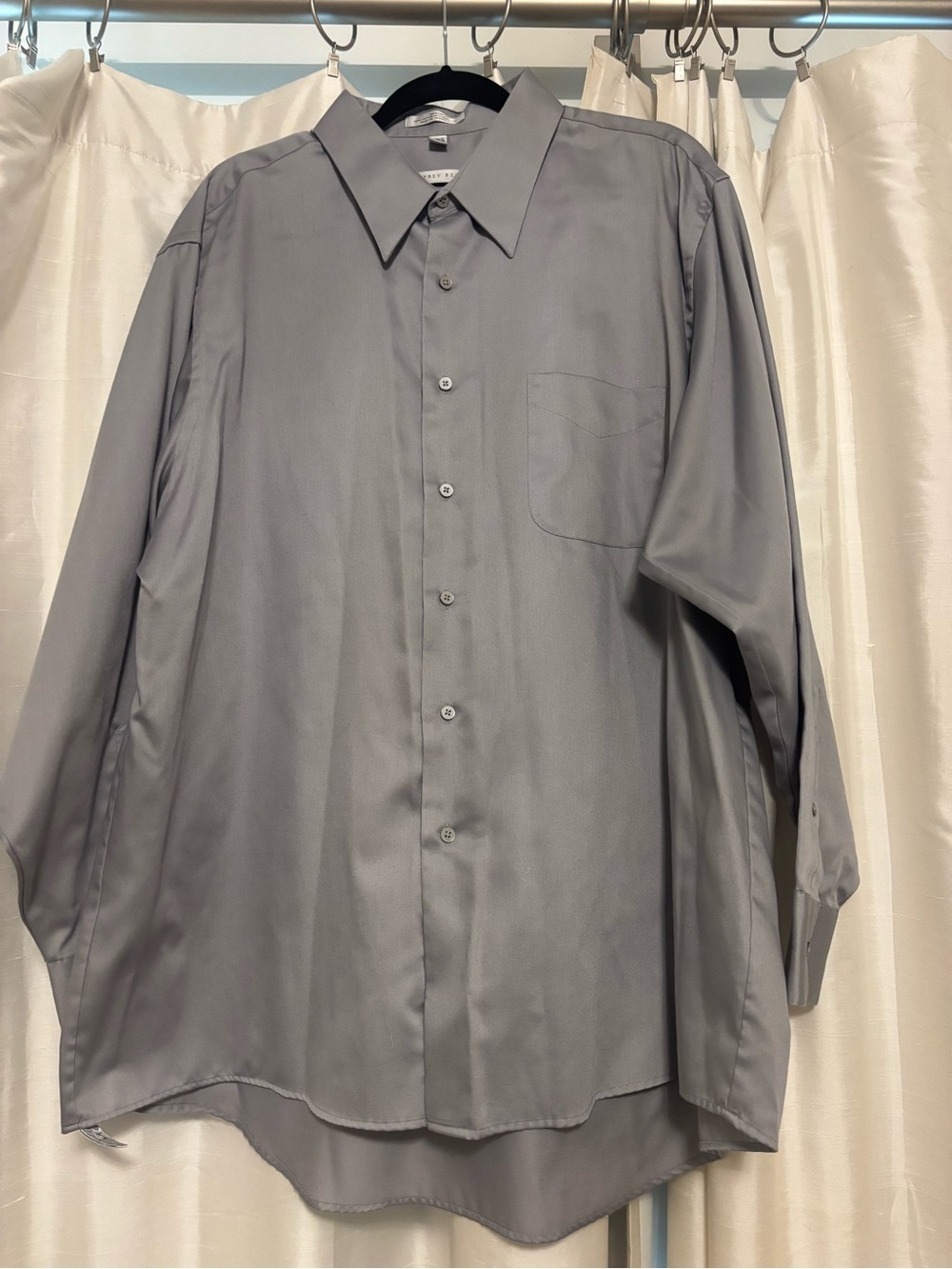 Geoffrey Beene sateen dress shirt. Long sleeves. Button down. XXL. Gray.